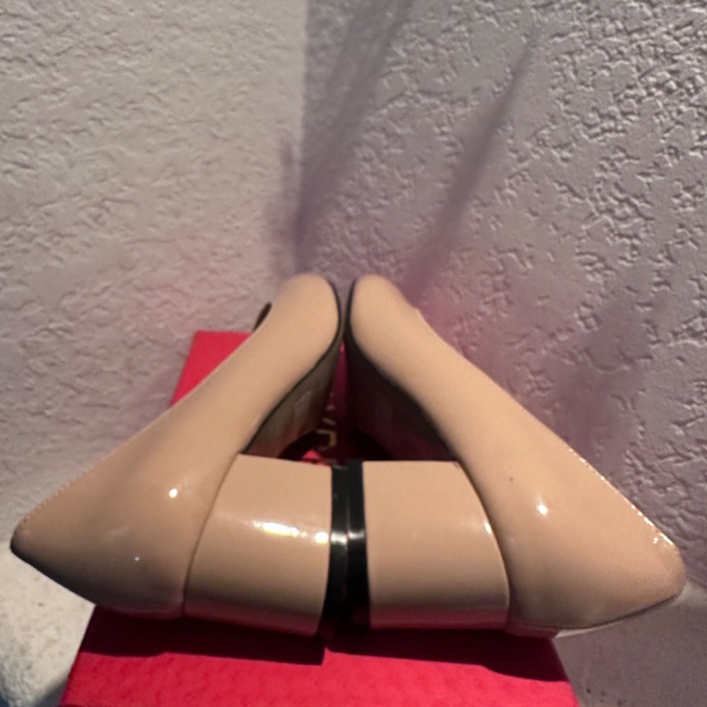 Pumps - Picture 4 of 5